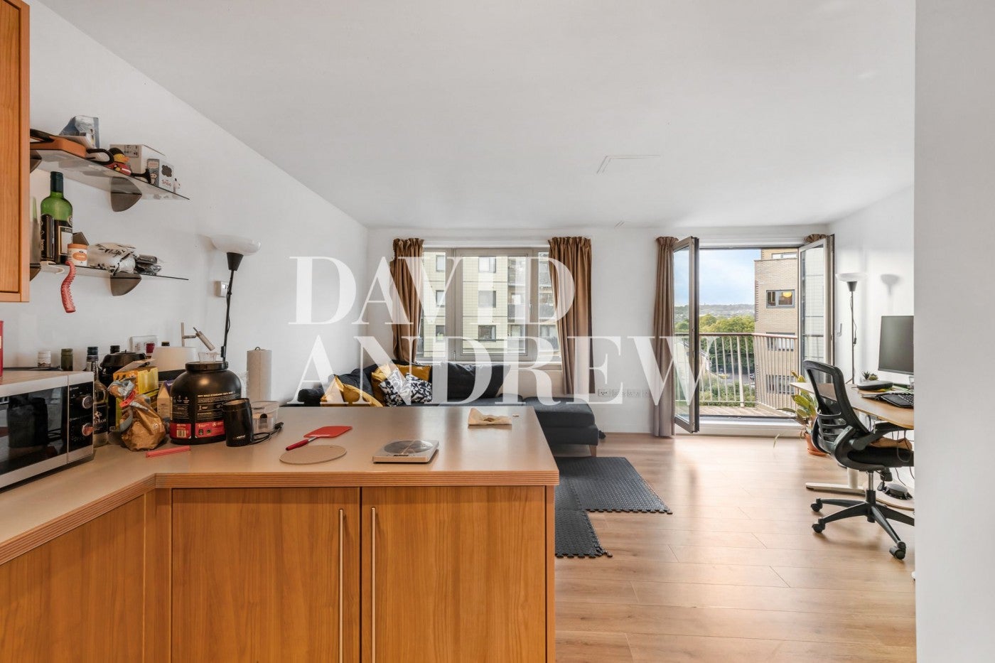 Flat Eden Grove in Greater London