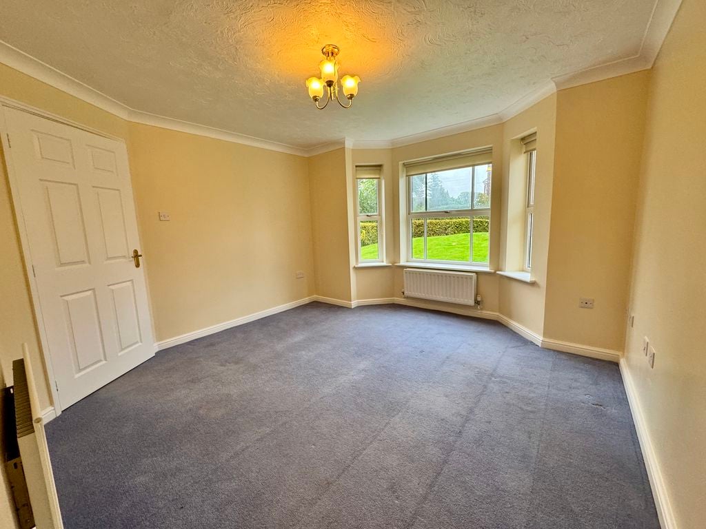 Flat Westholme Close in Congleton