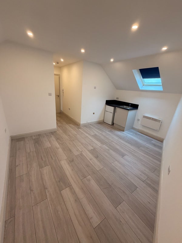 Room Shirley Road in Greater London