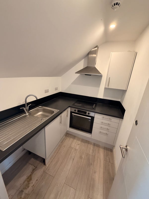 Room Shirley Road in Greater London