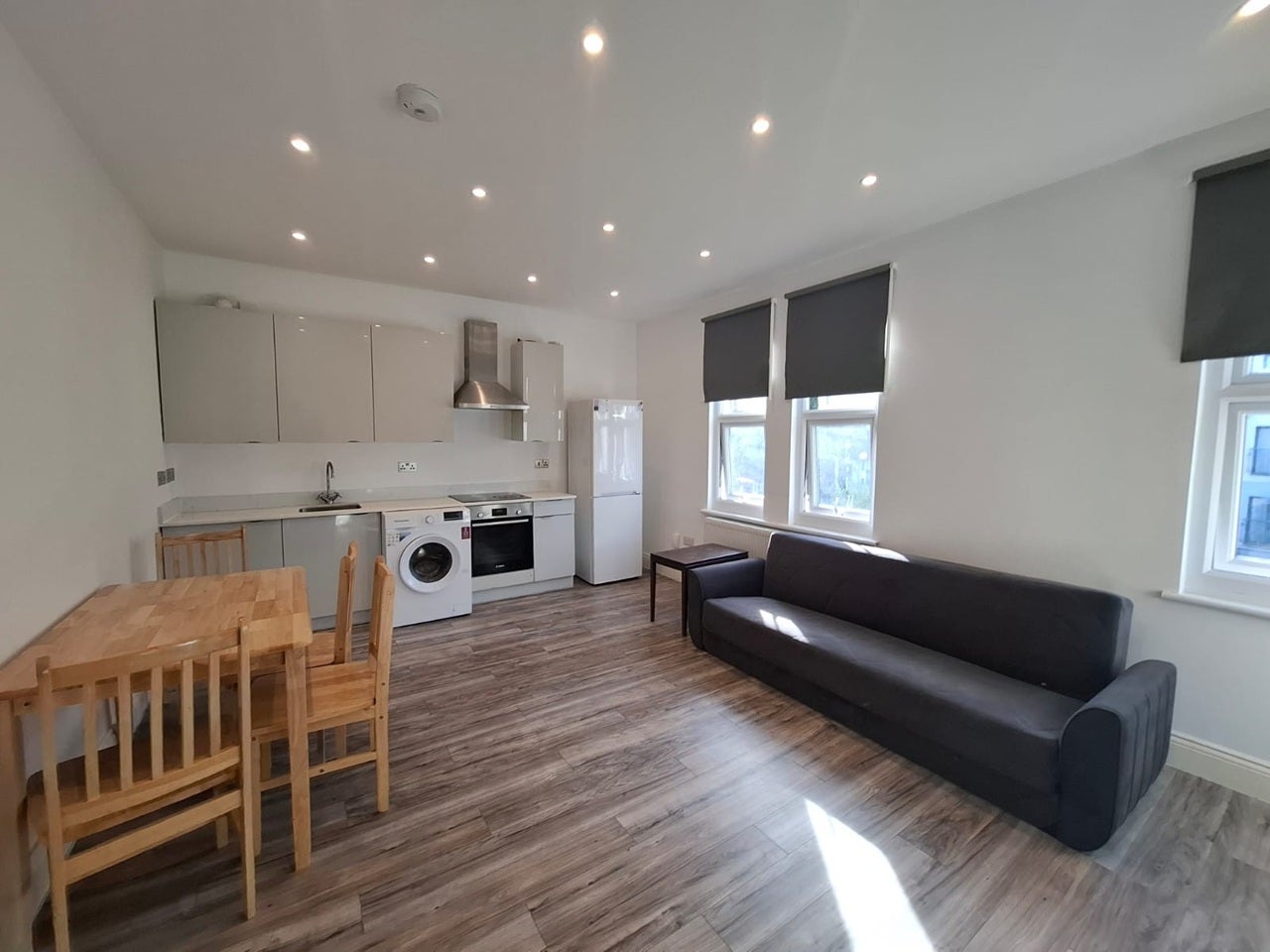 Flat Perry Hill in Greater London