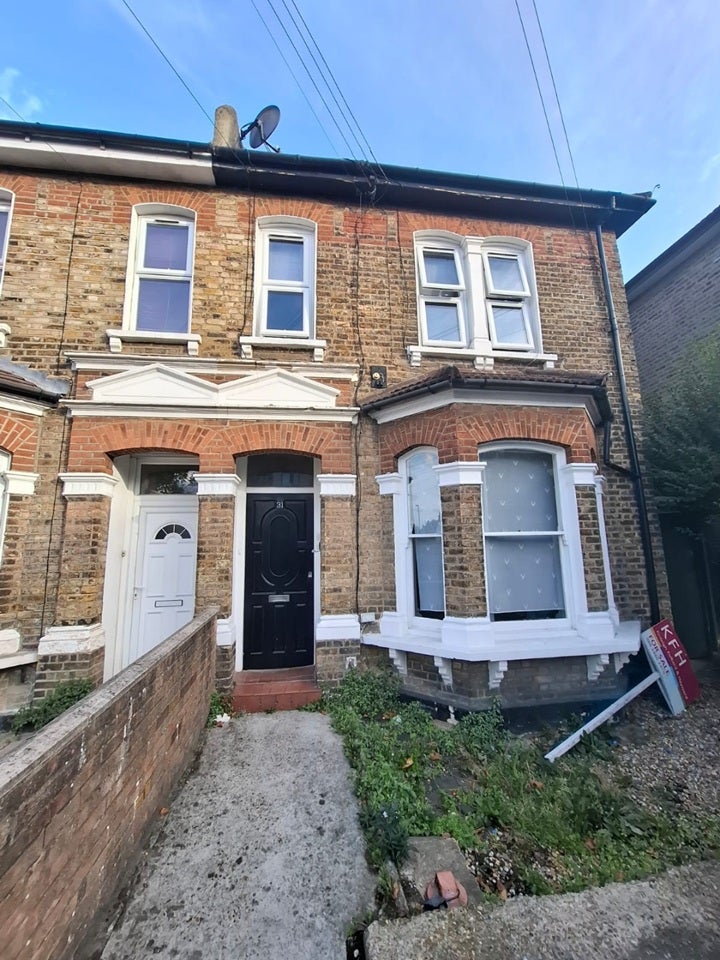 Flat Perry Hill in Greater London