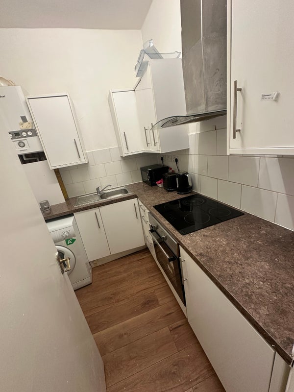 Room Westdown Road in Greater London