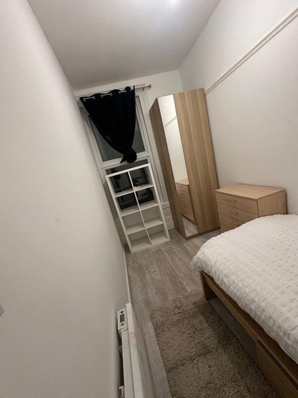 Room Westdown Road in Greater London