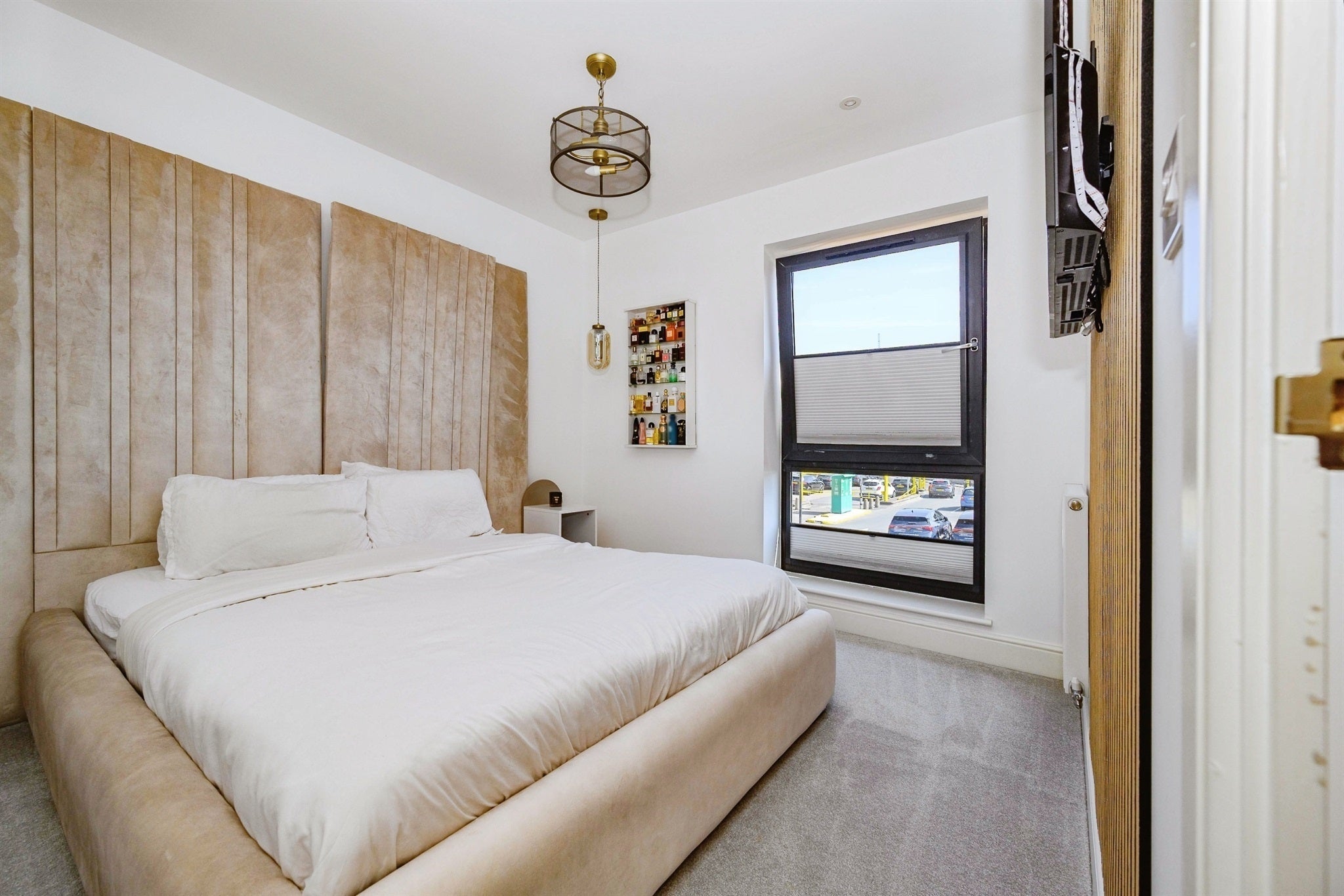 Flat Hillfield Road in Dacorum