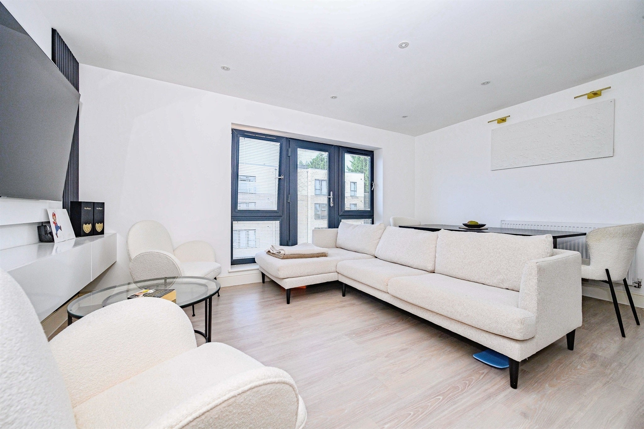 Flat Hillfield Road in Dacorum
