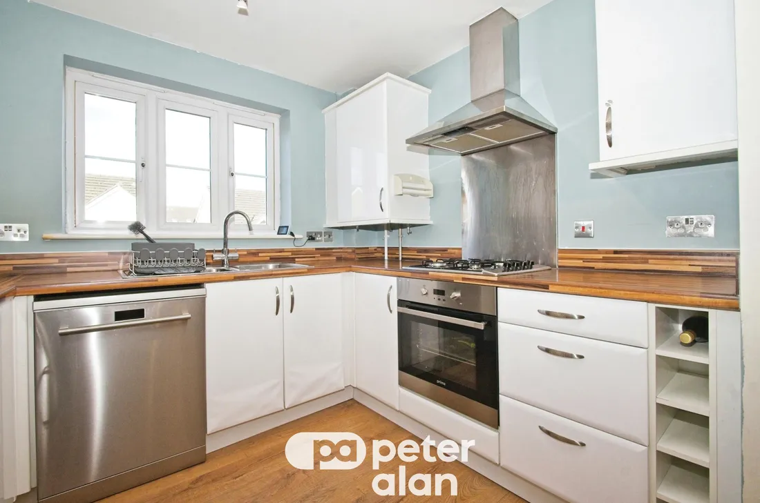 Flat Mostyn Square in Cardiff