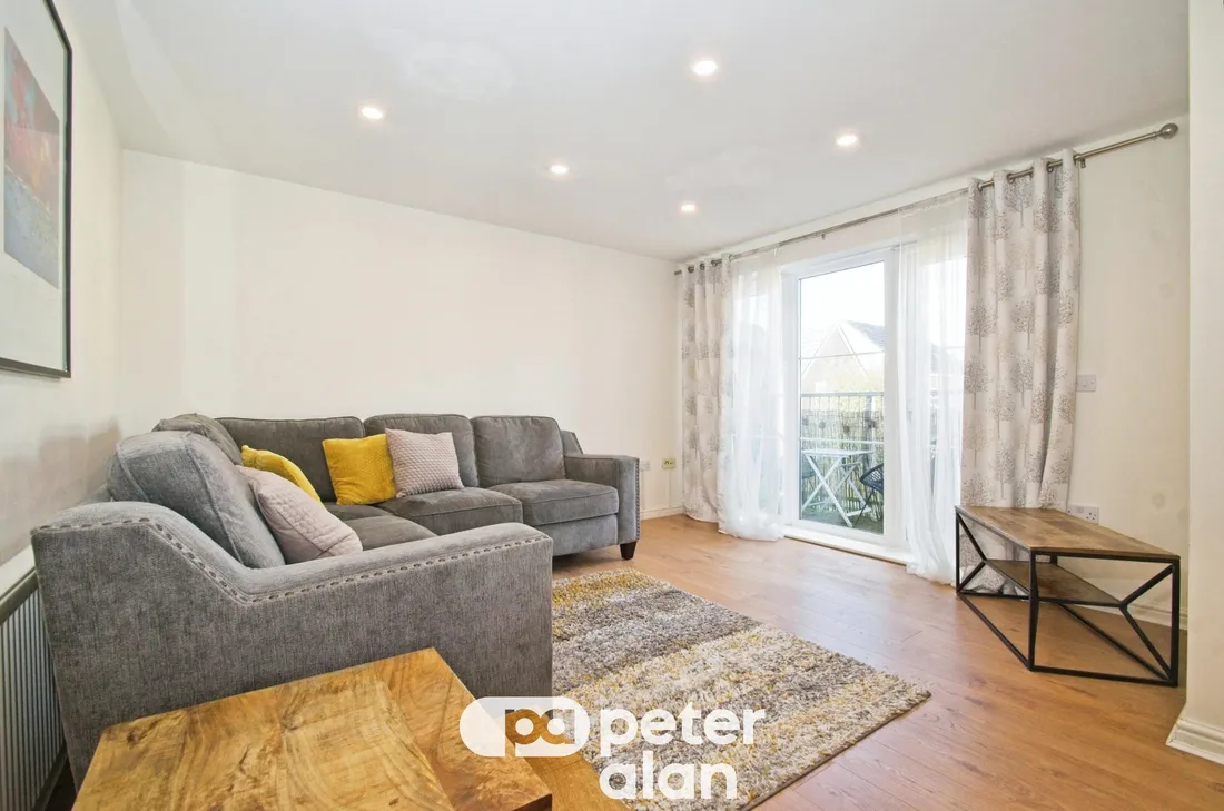 Flat Mostyn Square in Cardiff