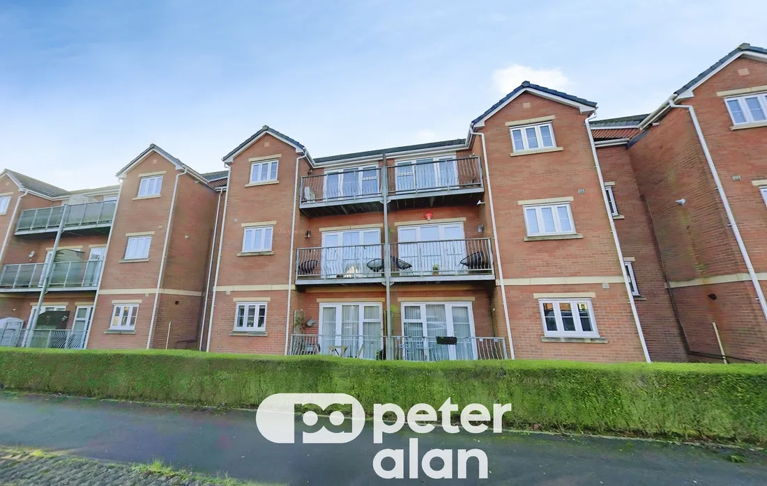 Flat Mostyn Square in Cardiff