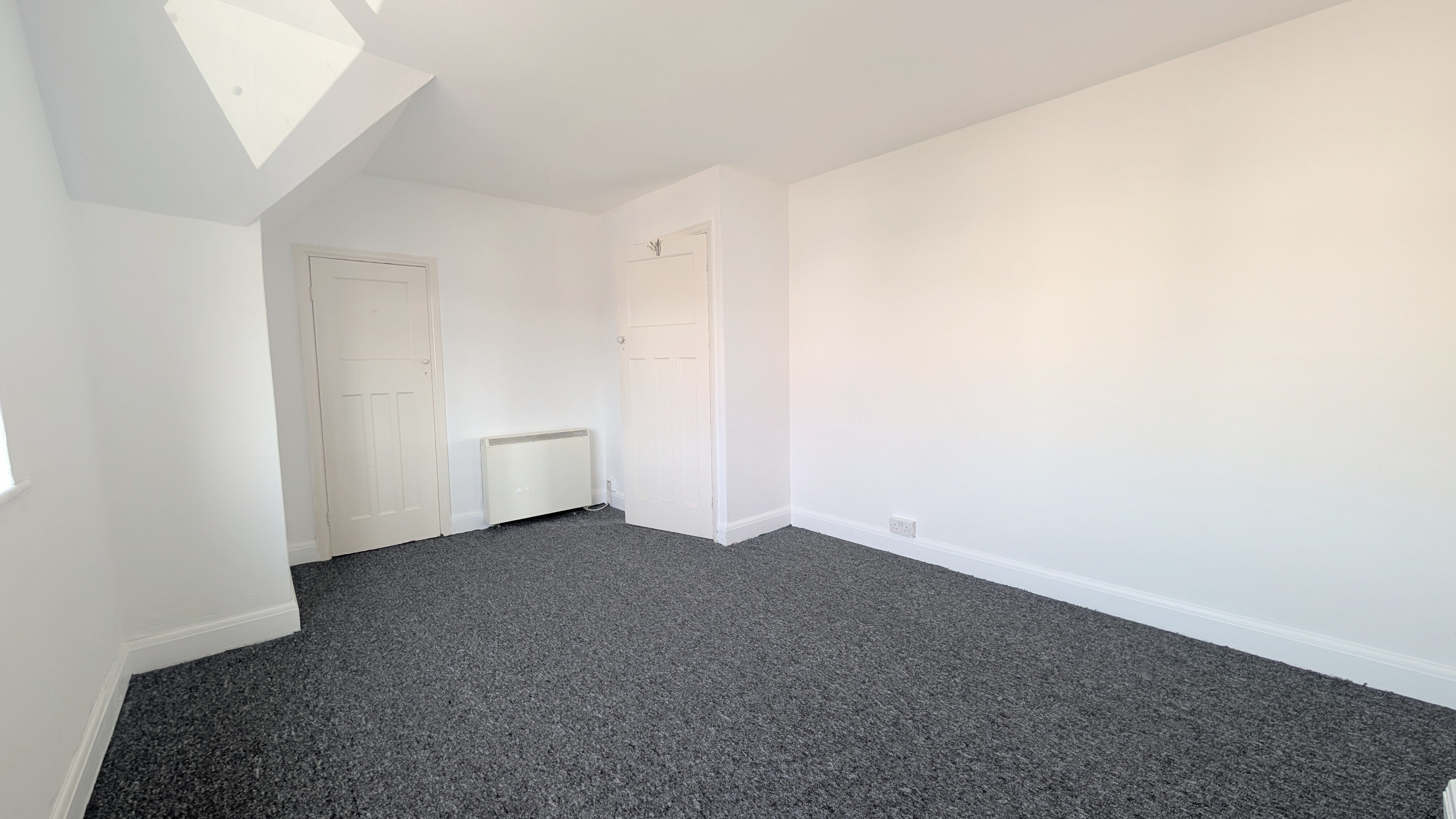 Flat Thornton Avenue in Greater London