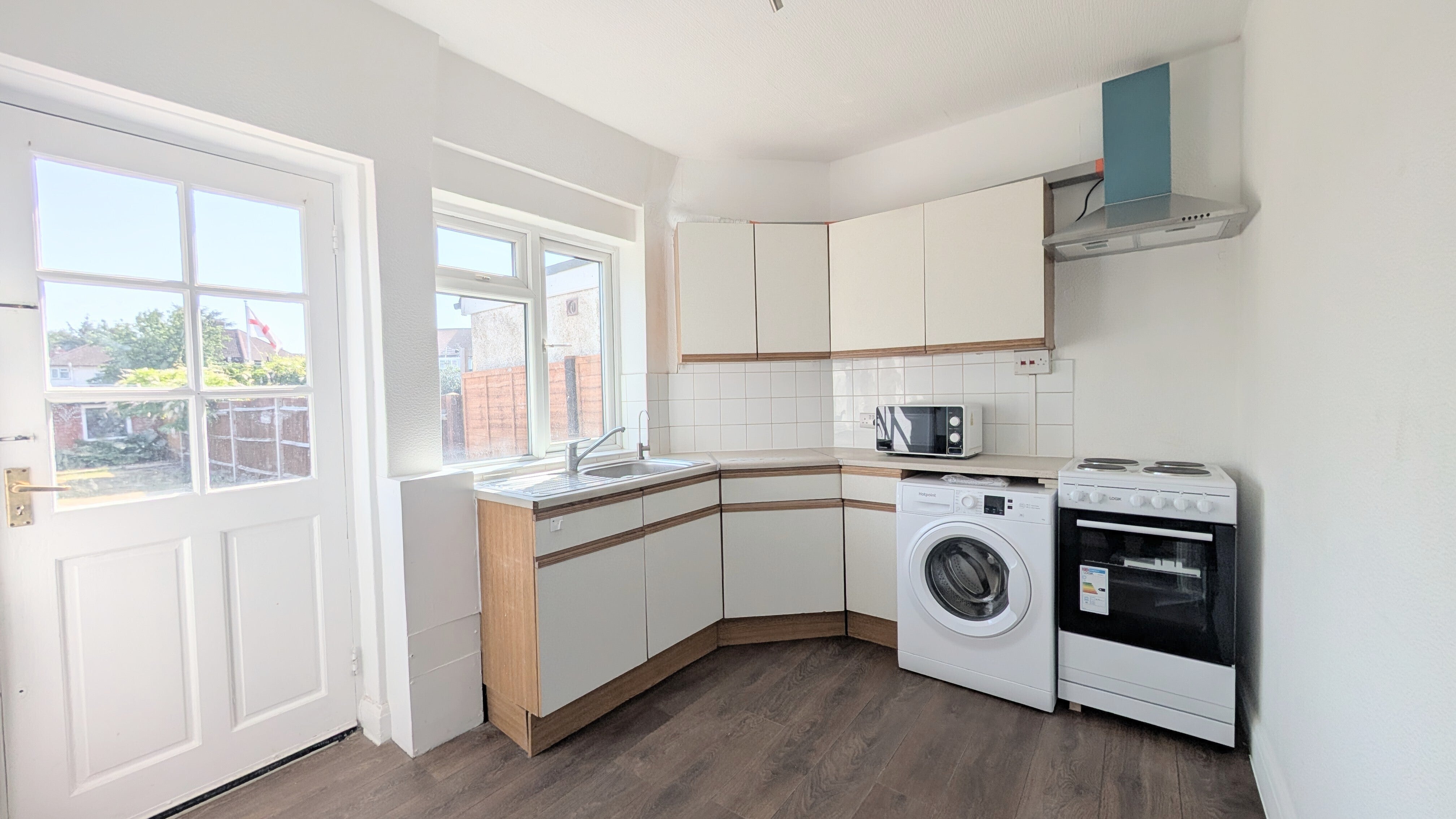 Flat Thornton Avenue in Greater London
