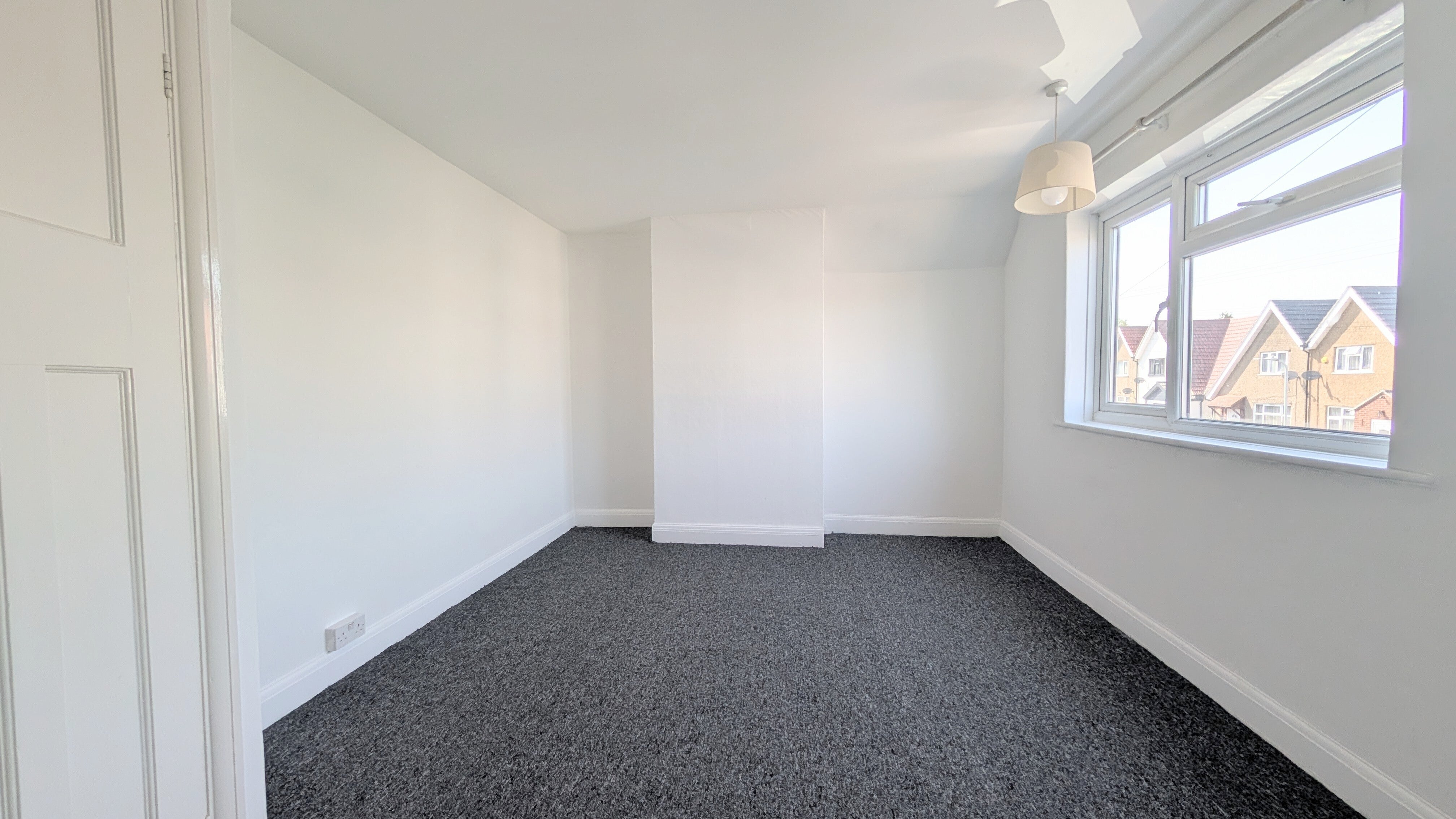 Flat Thornton Avenue in Greater London