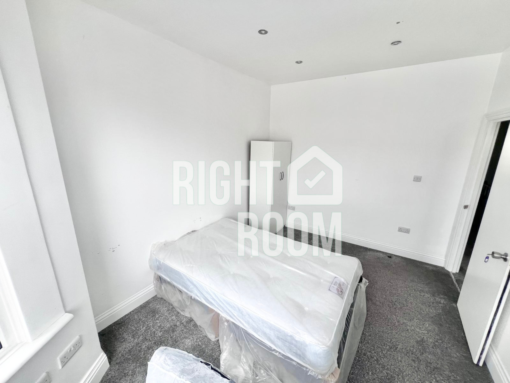 Room Grosvenor Road in Greater London