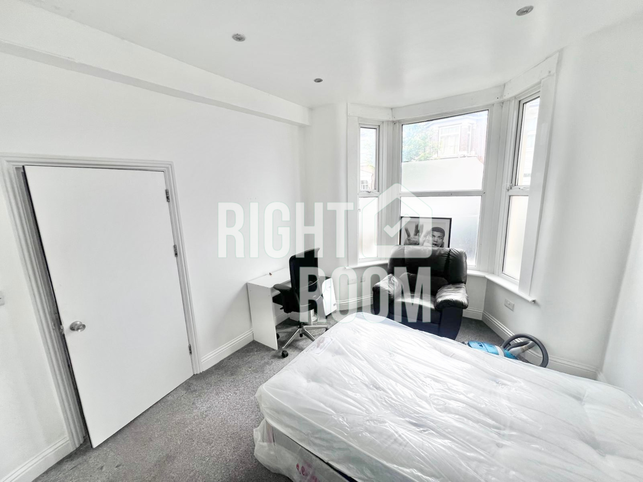 Room Grosvenor Road in Greater London