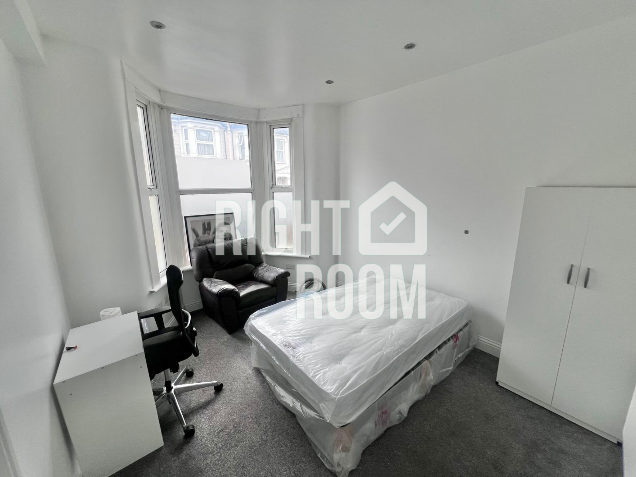 Room Grosvenor Road in Greater London