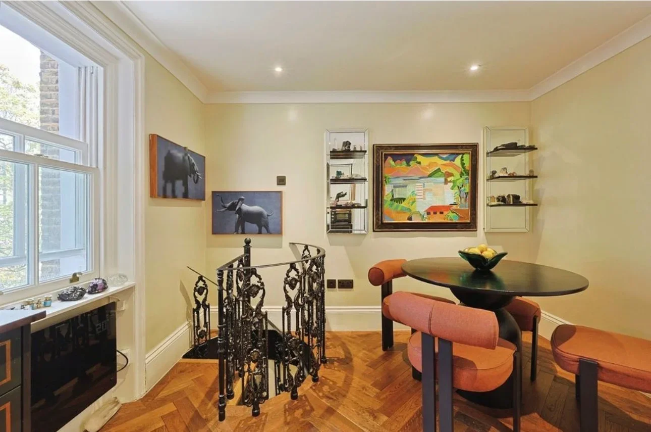 Flat Linden Gardens in Greater London