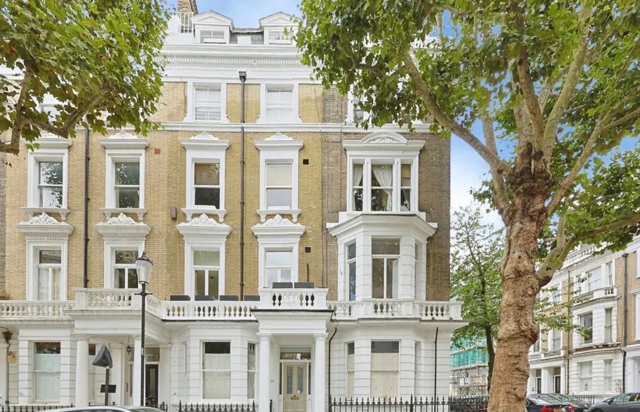 Flat Linden Gardens in Greater London