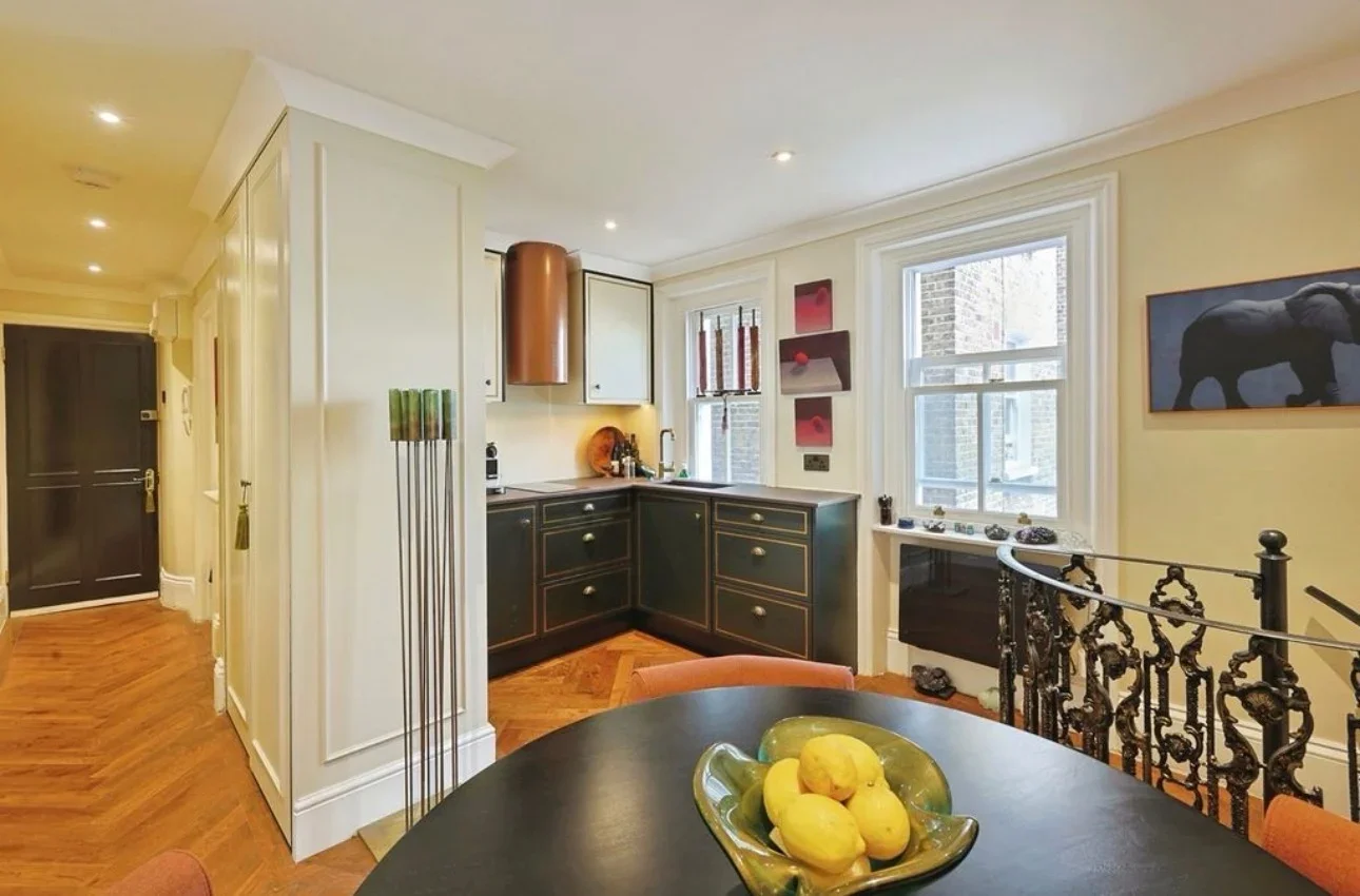 Flat Linden Gardens in Greater London