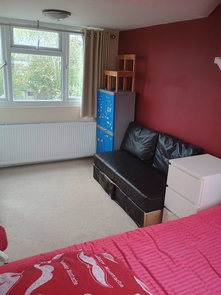 Room Thirlmere Gardens in Greater London
