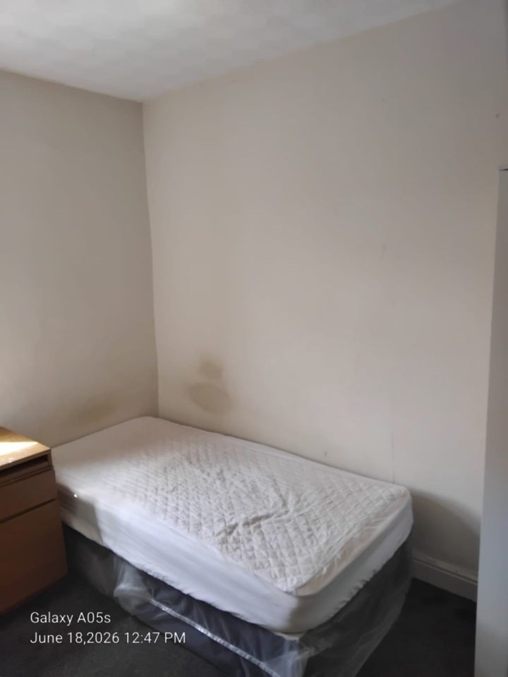 Room Back Burley Lodge Road in Leeds