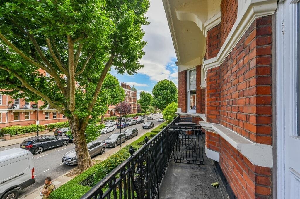 Flat Elgin Avenue in City of Westminster