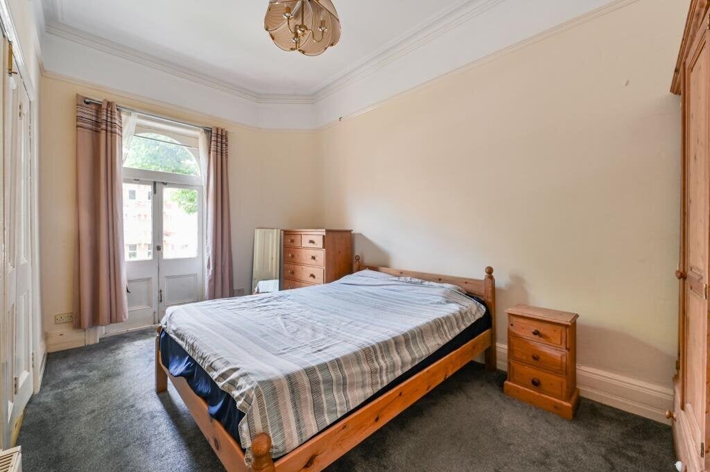 Flat Elgin Avenue in City of Westminster