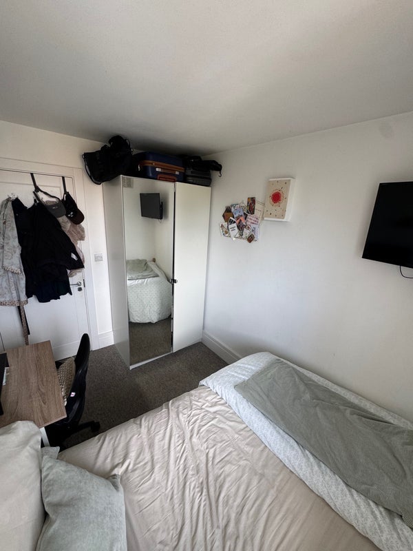 Room Balham Hill in Greater London