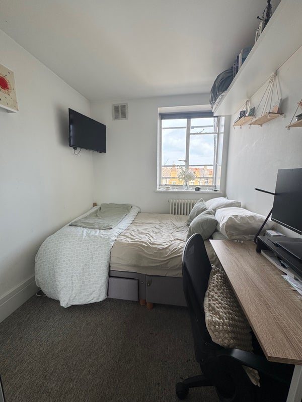 Room Balham Hill in Greater London