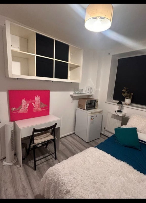 Room Stockwell Road in Greater London
