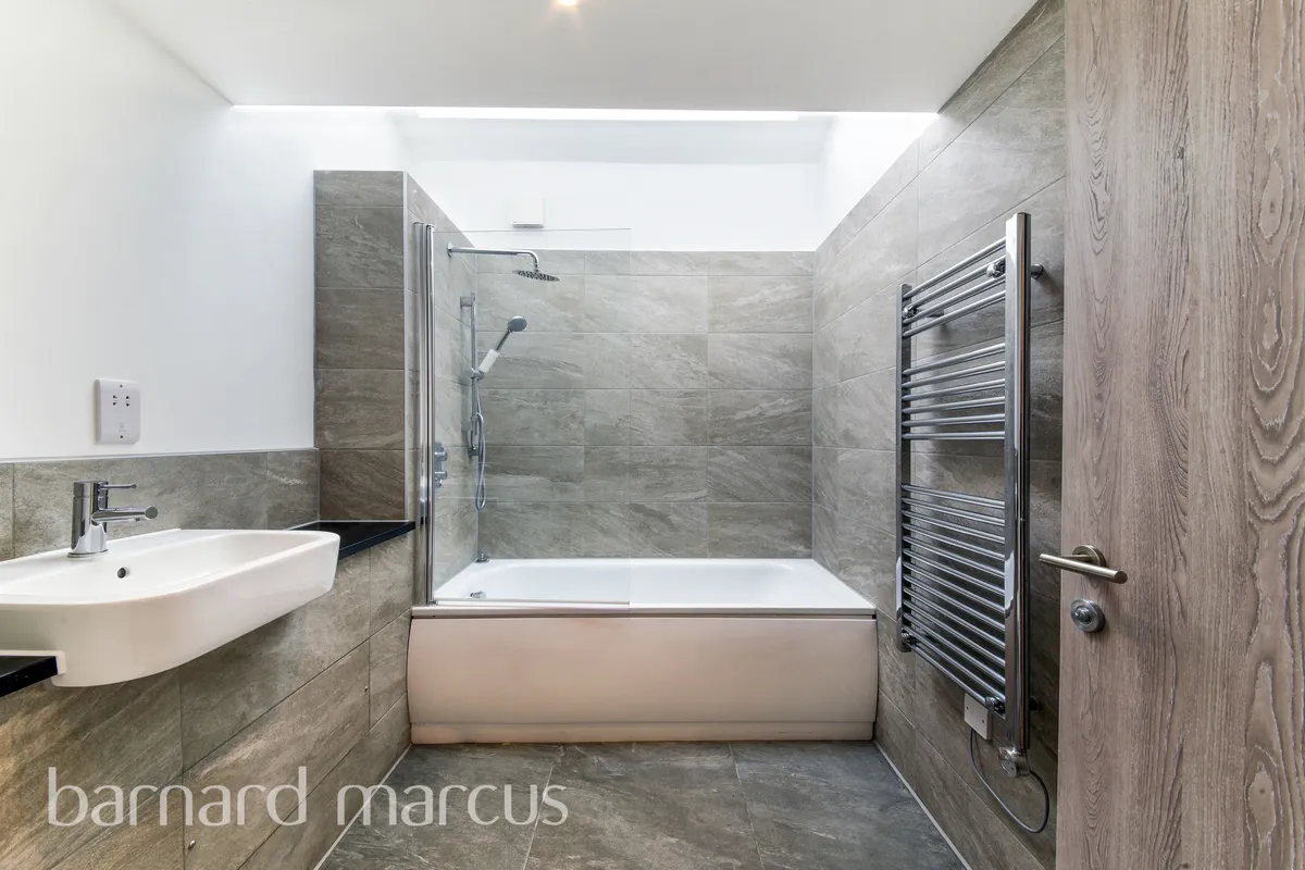 Flat Lime Grove in Greater London