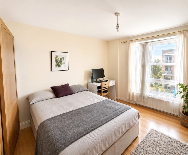 Room Watts Down Close in Greater London