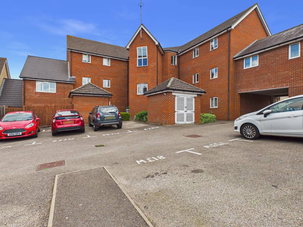 Flat Charter Way in Braintree