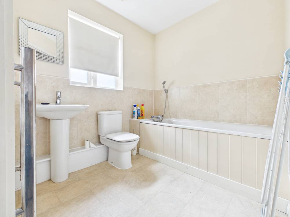 Flat Charter Way in Braintree