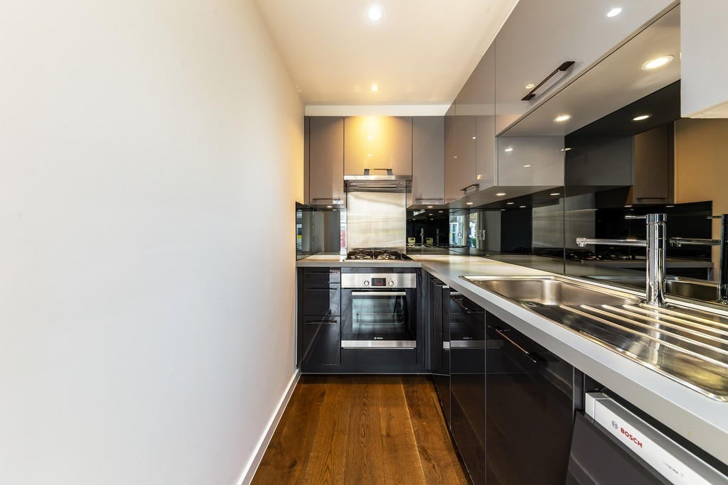 Flat Kyverdale Road in Greater London