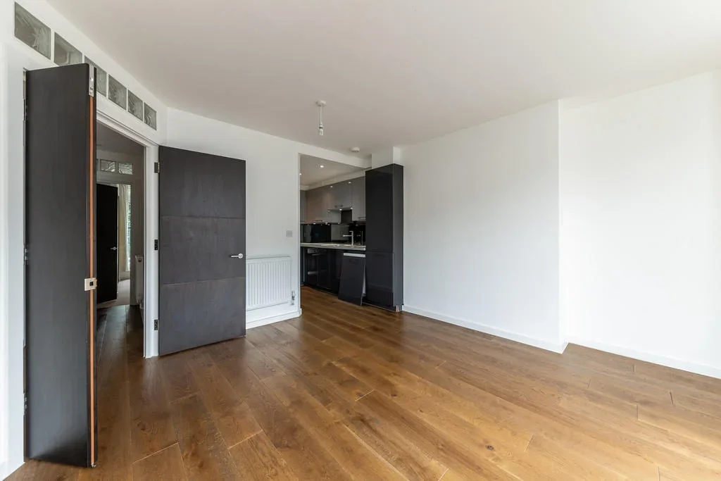 Flat Kyverdale Road in Greater London