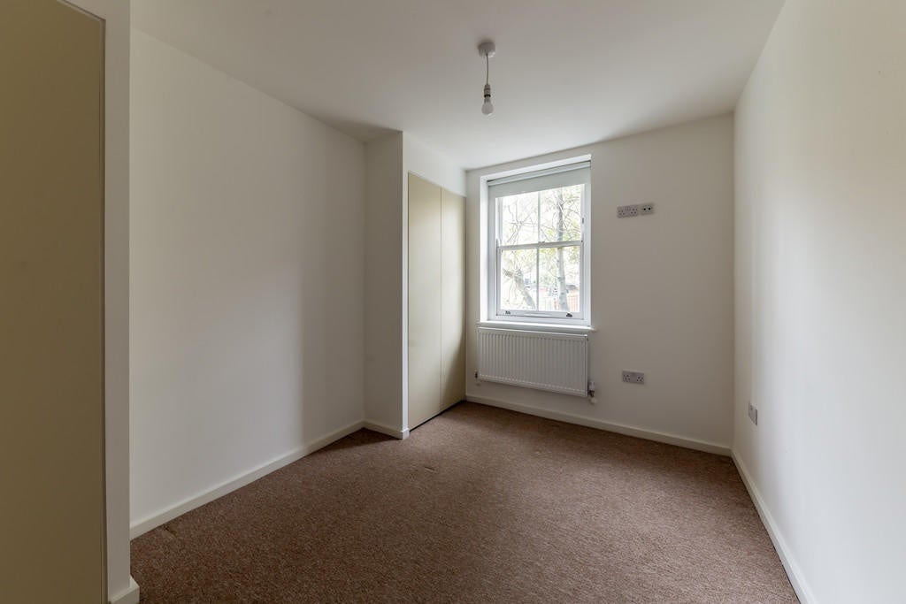 Flat Kyverdale Road in Greater London