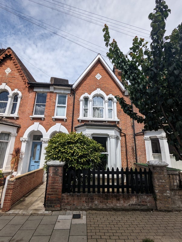 House Summerley Street in Greater London