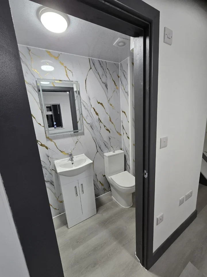 Flat Meadow Close in Greater London