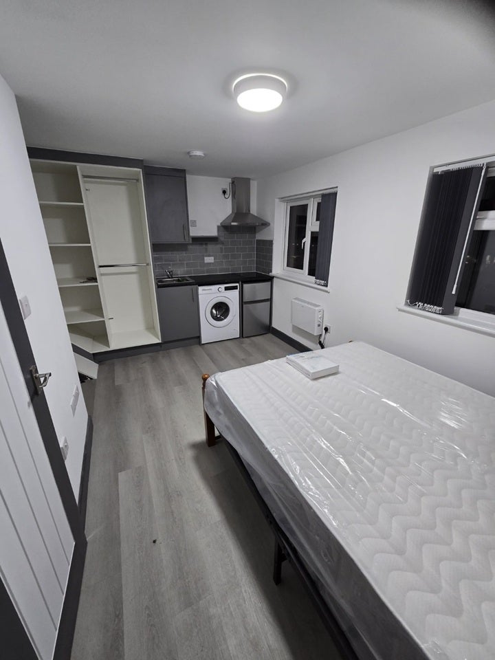 Flat Meadow Close in Greater London