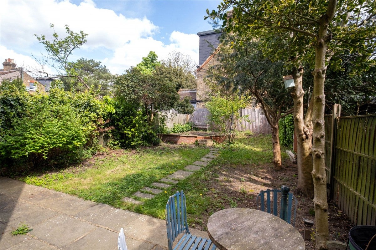 Flat Northanger Road in Greater London