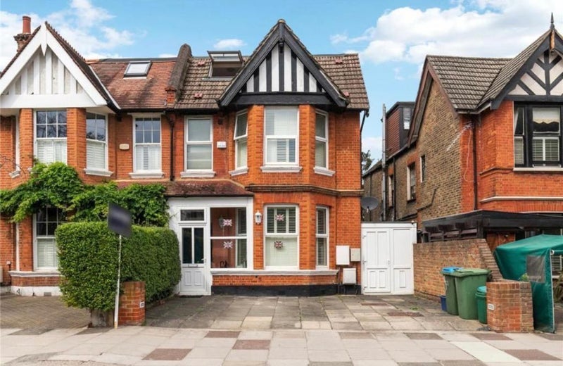 House Palewell Park in Greater London