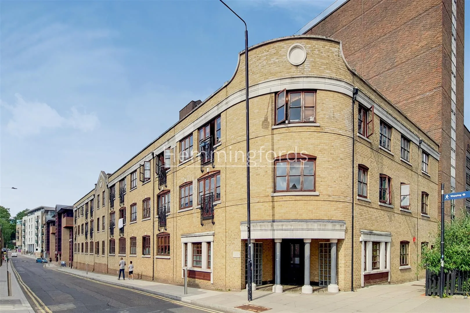 Flat Wapping Lane in Greater London