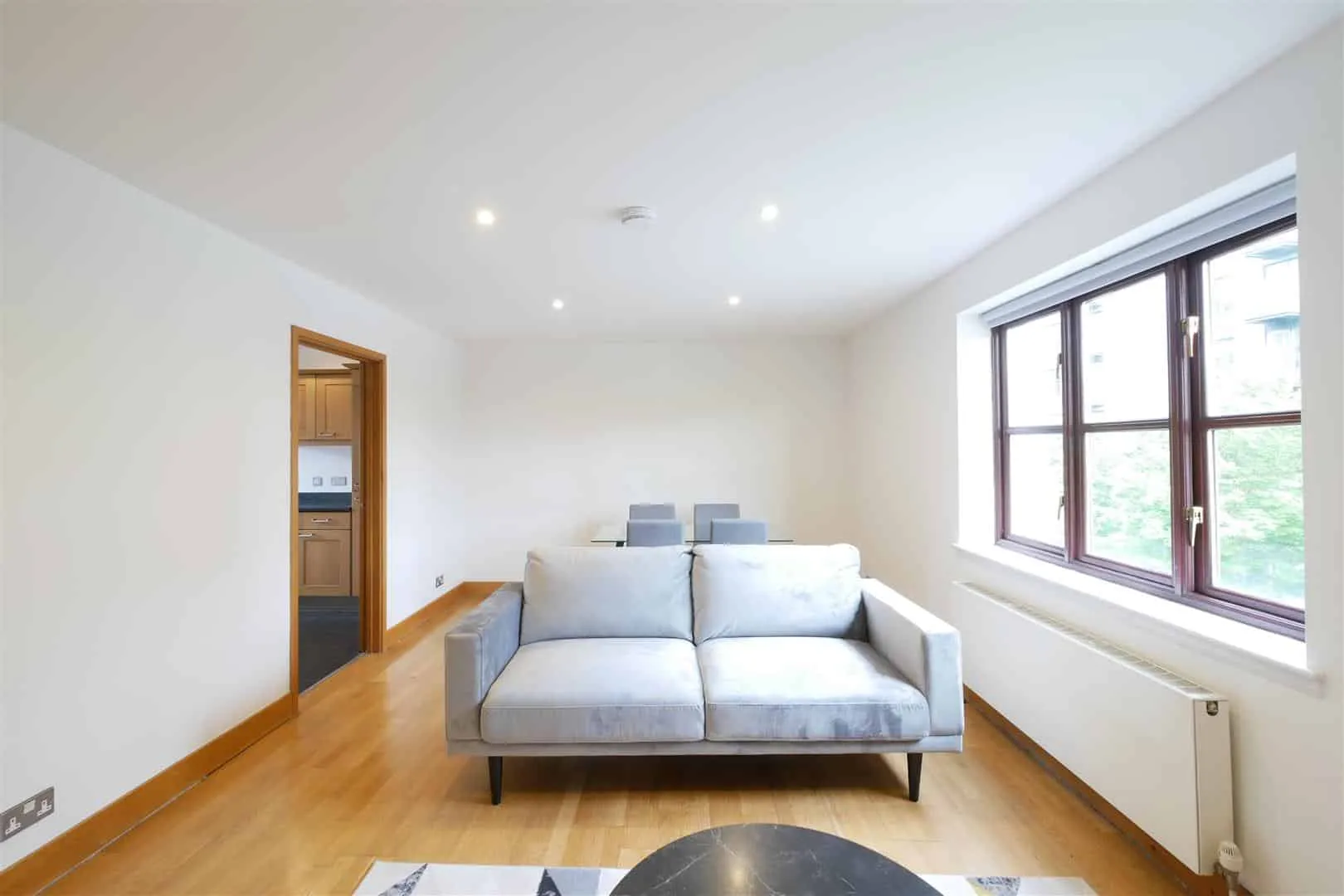Flat Wapping Lane in Greater London