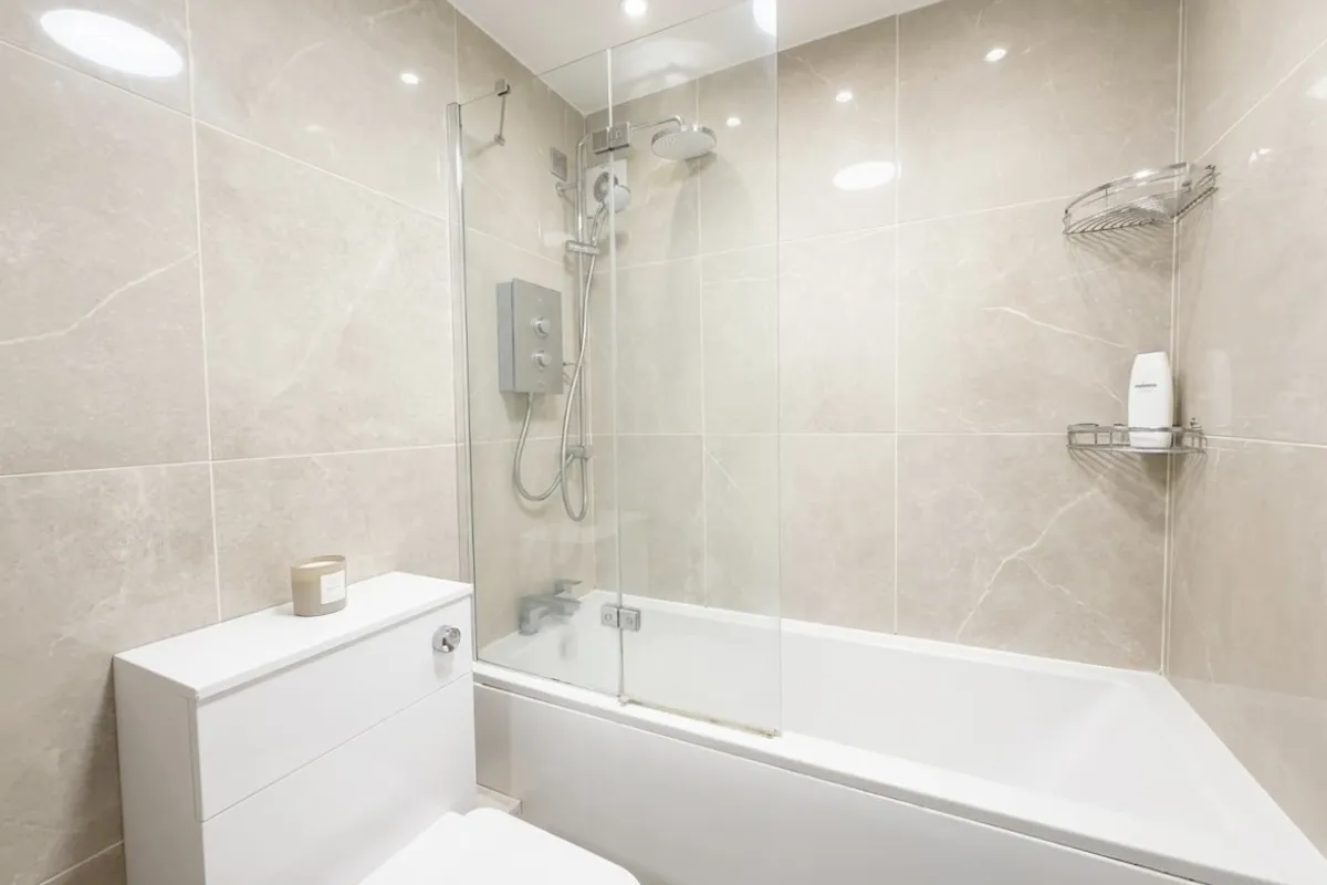 Flat Eaton Road in Greater London