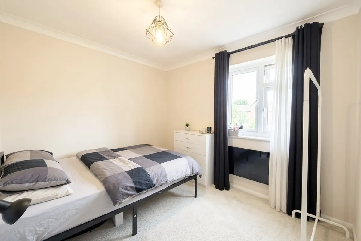 Flat Eaton Road in Greater London