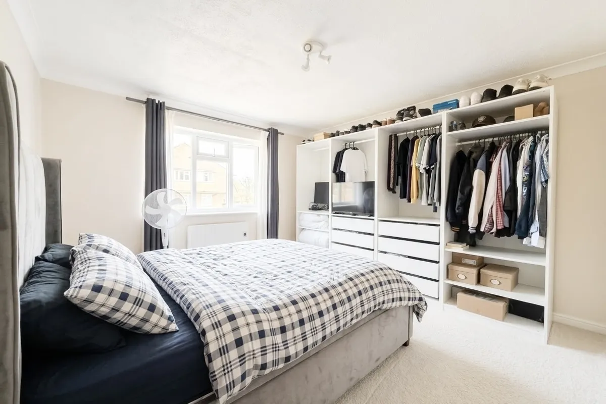 Flat Eaton Road in Greater London
