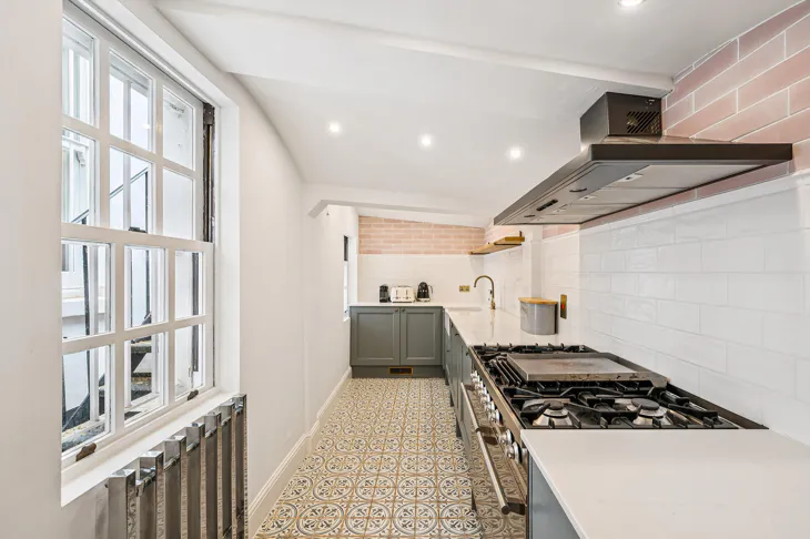 Flat Cornwall Gardens in Greater London