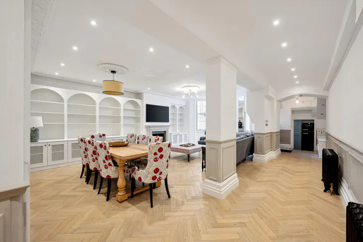 Flat Cornwall Gardens in Greater London