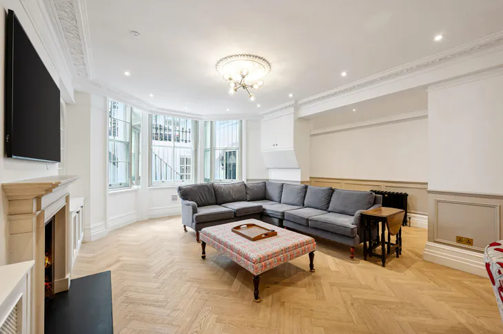 Flat Cornwall Gardens in Greater London