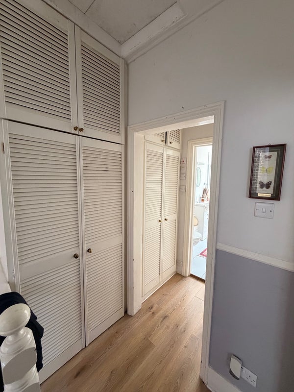 Flat Hazlitt Road in Greater London
